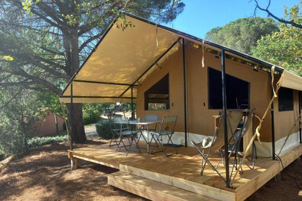 Onlycamp Le Pont Romain Yvre-l'Eveque Luaran gambar